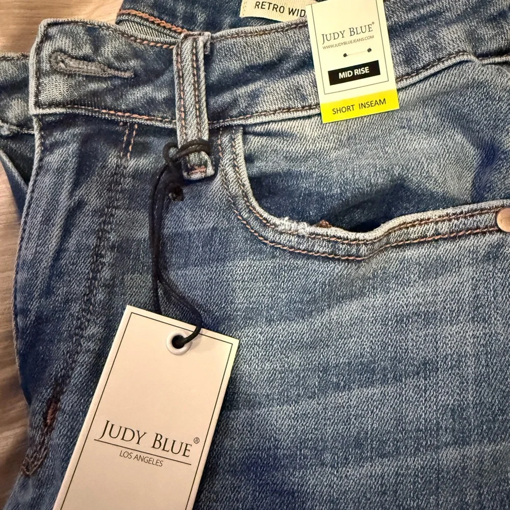 Judy Blue Light Wash Denim Jeans - Picture 6 of 7